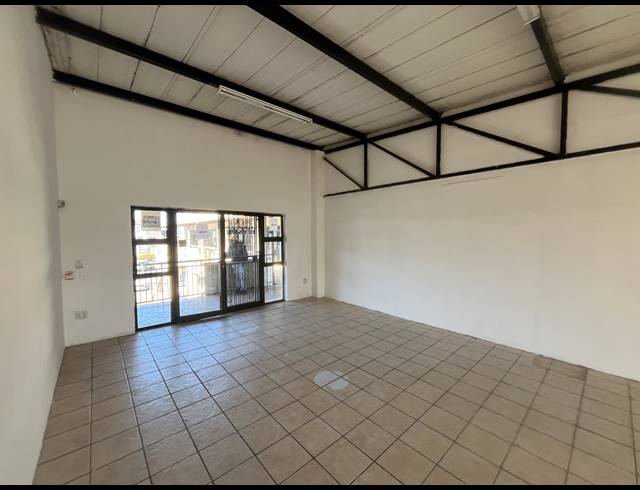 60M² BUSINESS TO LET IN PARKLANDS